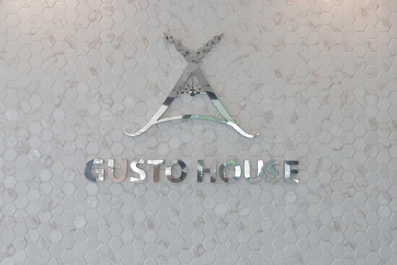 Hotel Gusto House Chiang Mai Esterno foto