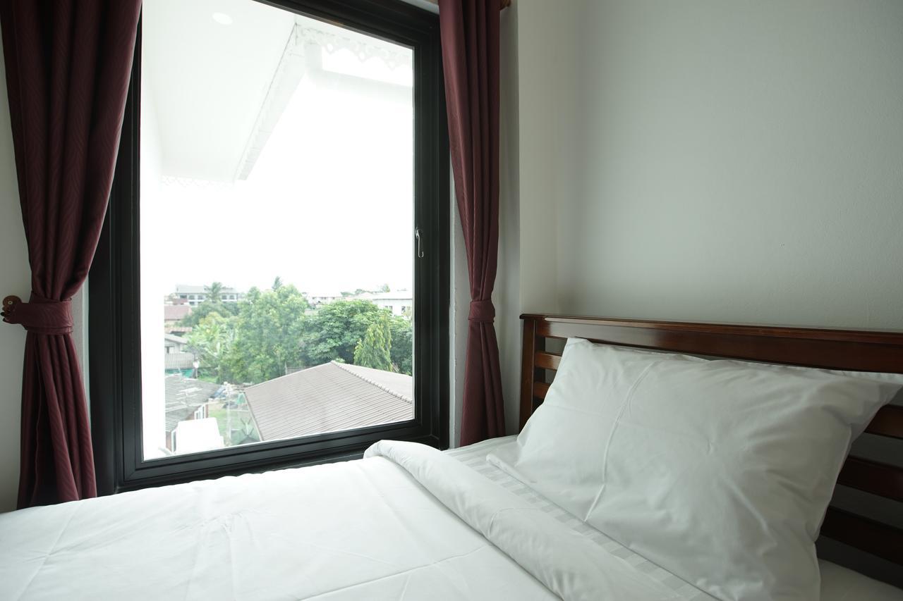 Hotel Gusto House Chiang Mai Esterno foto