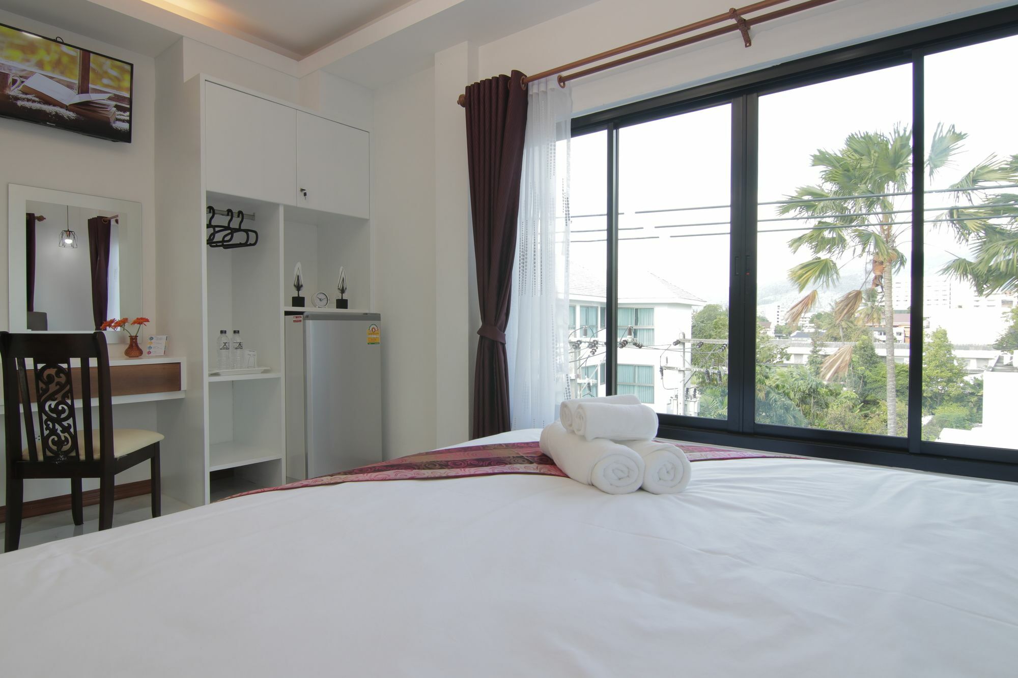Hotel Gusto House Chiang Mai Esterno foto
